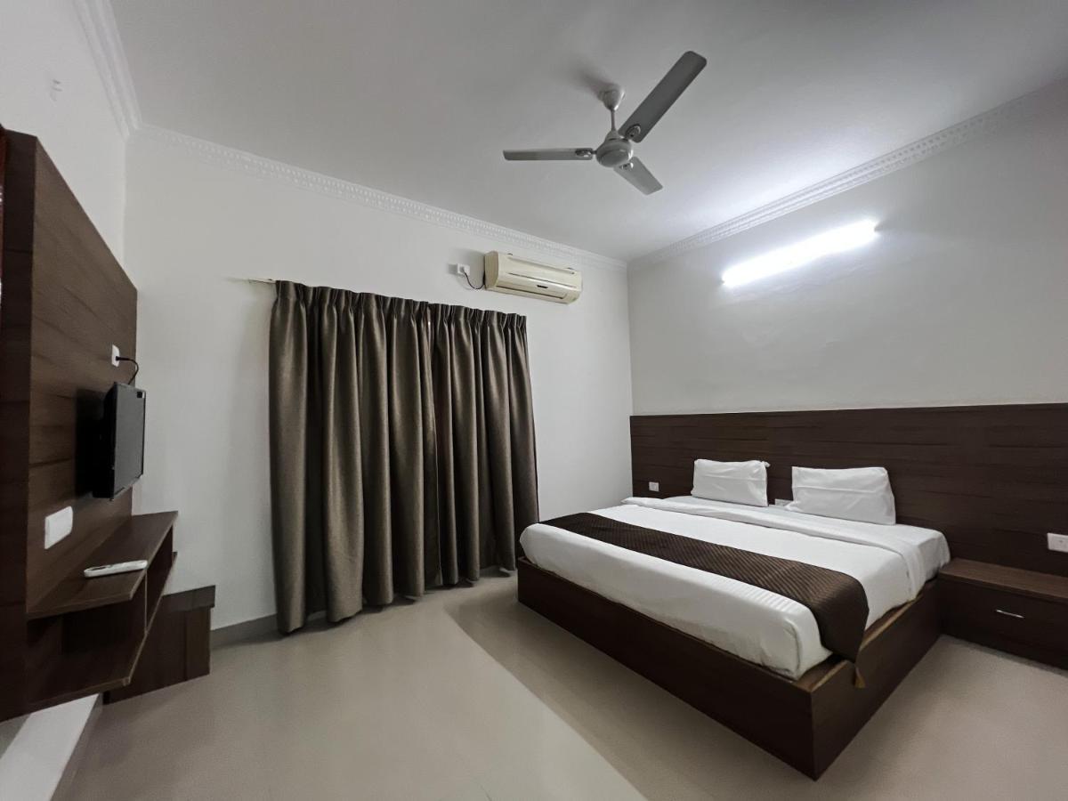 Hotel Elite By Agira Hotels-Free Airport Pickup Or Drop Yelahanka Buitenkant foto