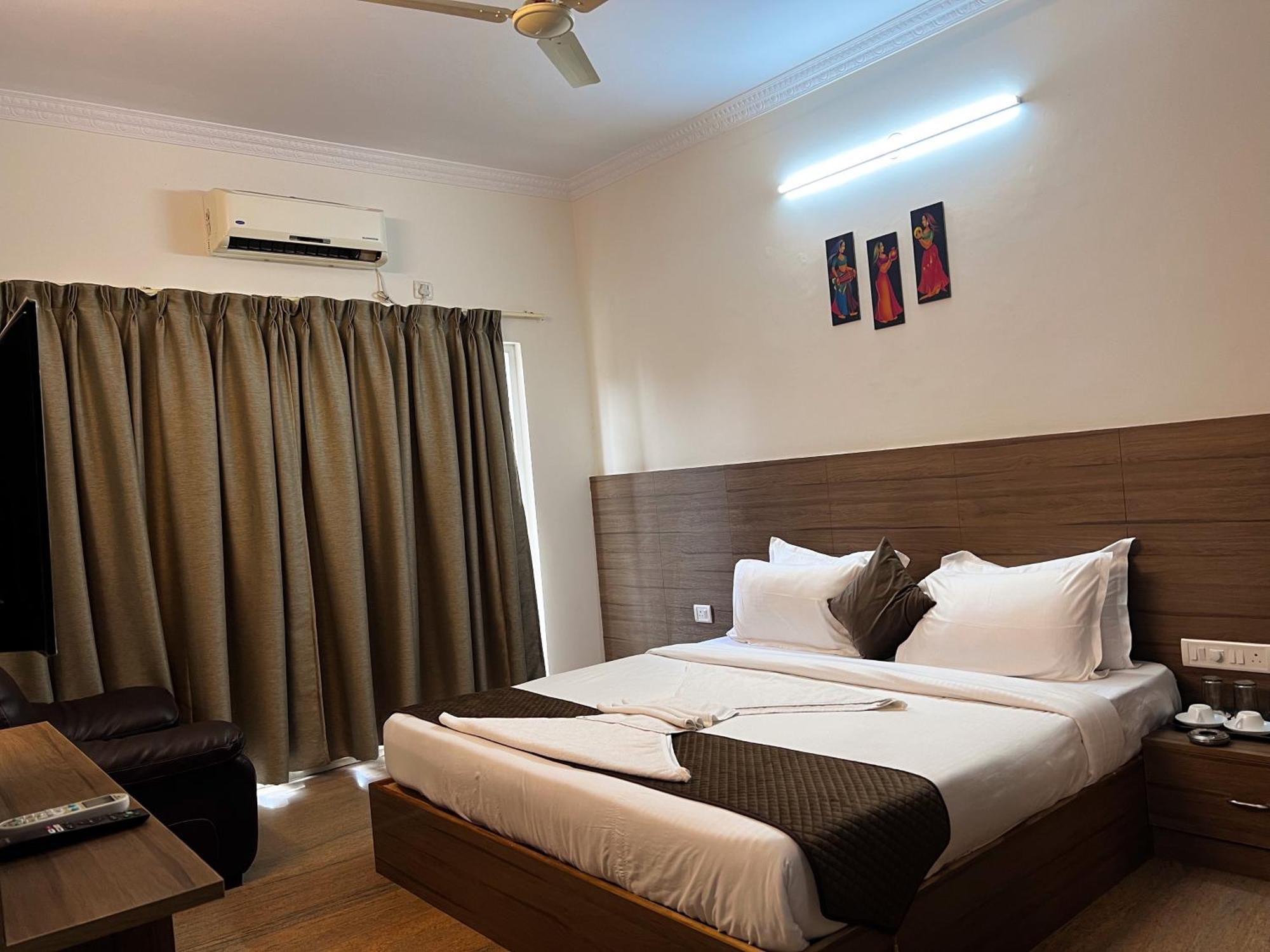 Hotel Elite By Agira Hotels-Free Airport Pickup Or Drop Yelahanka Buitenkant foto