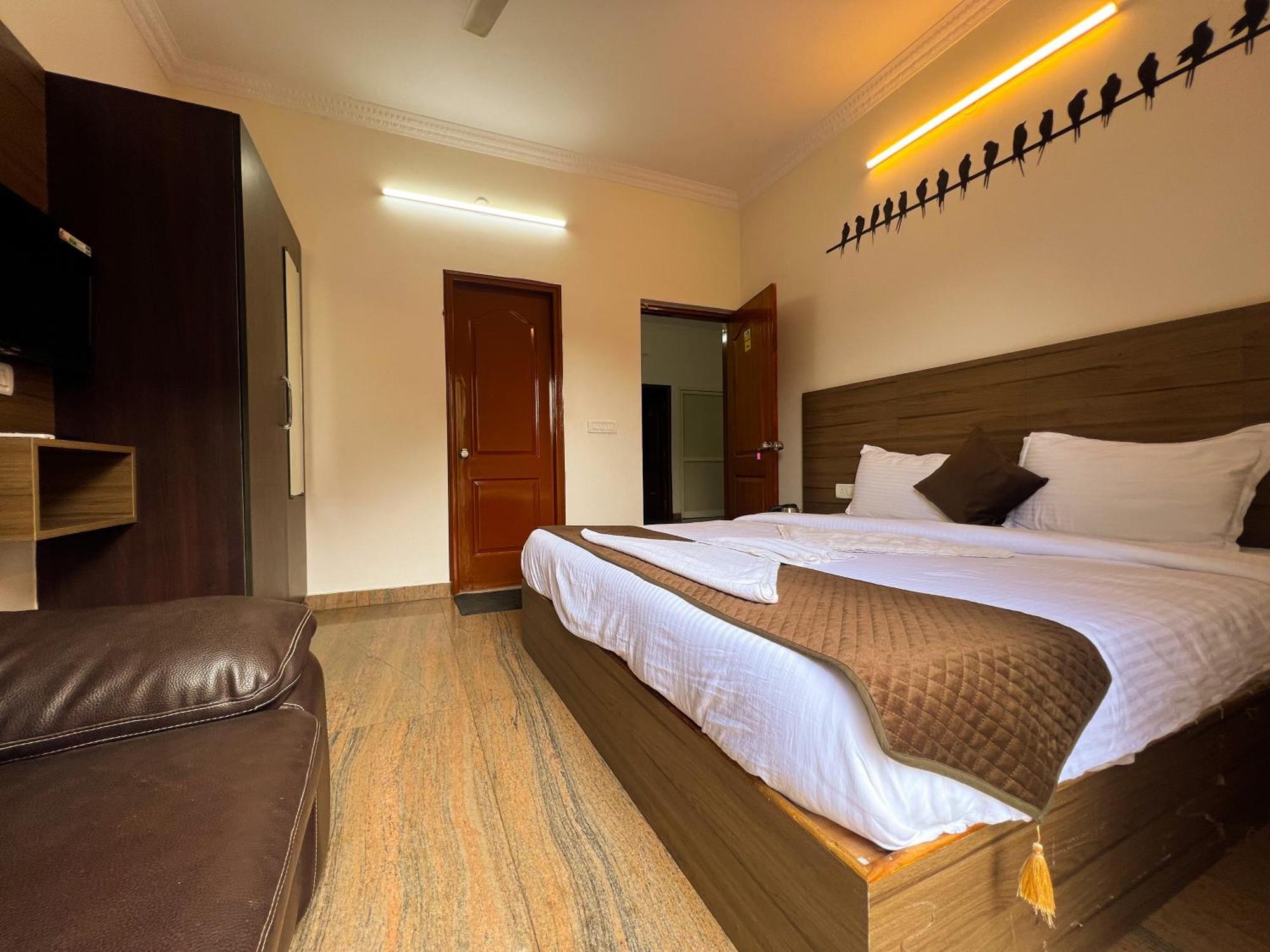 Hotel Elite By Agira Hotels-Free Airport Pickup Or Drop Yelahanka Buitenkant foto